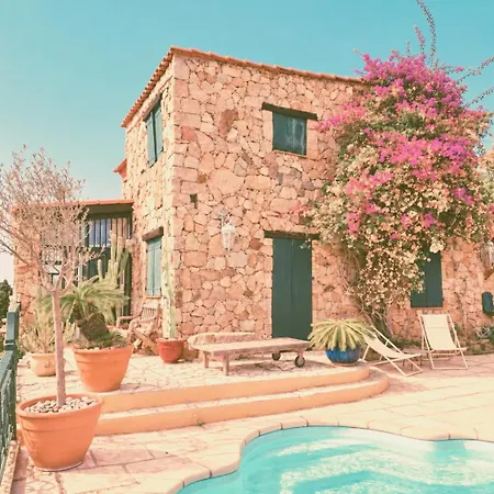 Private Pool 50 M Away 10 Guests Villa